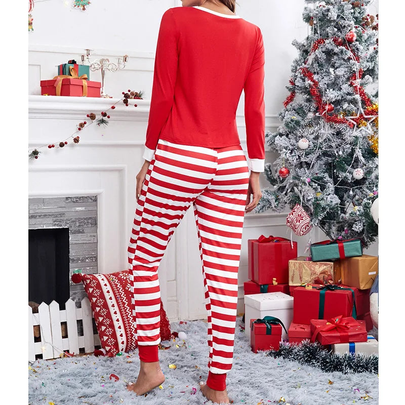 The Christmas Mistletoe Lounge