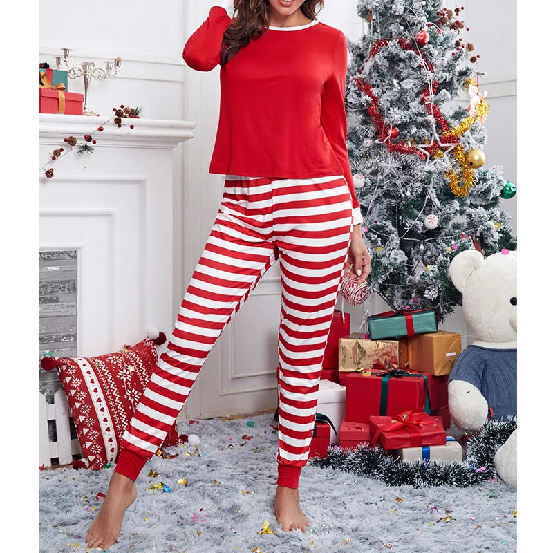 The Christmas Mistletoe Lounge